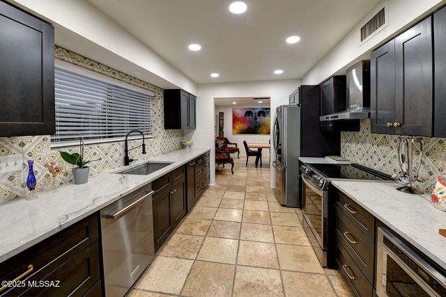 6513 N Green Briar Drive, Tucson, AZ 85718