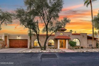 6513 N Green Briar Drive, Tucson, AZ 85718