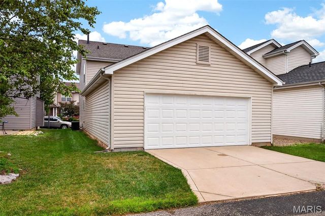 1015 Carpathian Drive, Lake St Louis, MO 63367