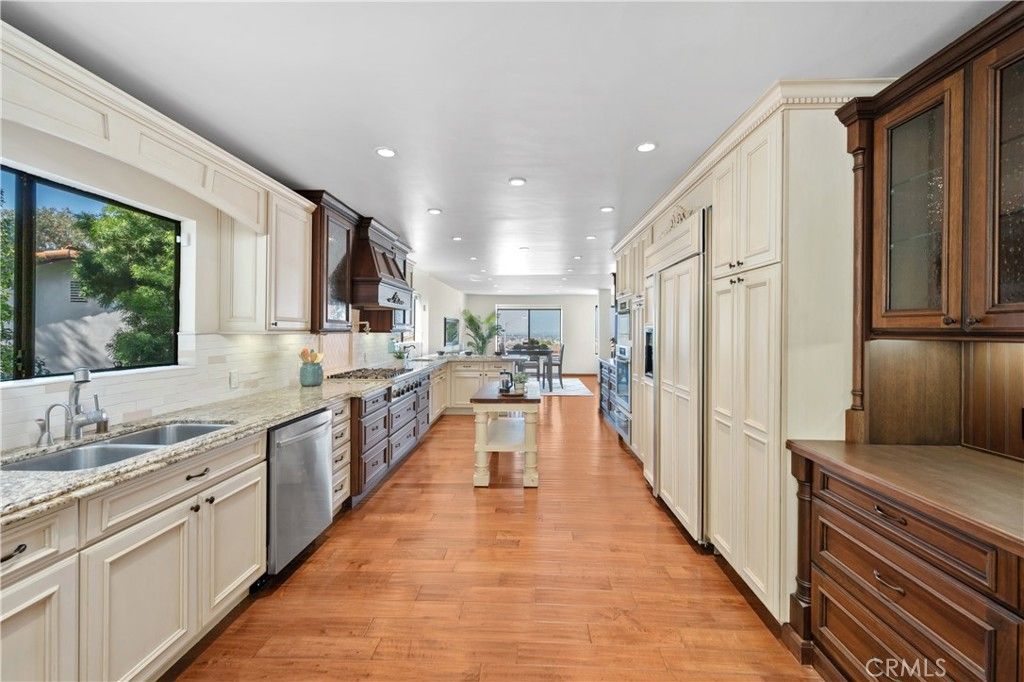 Image 7 of property listing at 3230 Carolwood Lane, Torrance, CA 90505