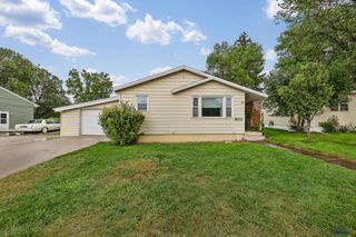 1714 SHERIDAN LAKE RD, Rapid City, SD 57702