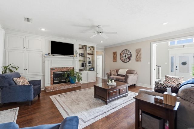 405 Esplanade Ave, Conway, AR 72034