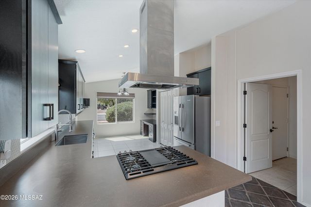 9026 N School Hill Drive, Tucson, AZ 85743