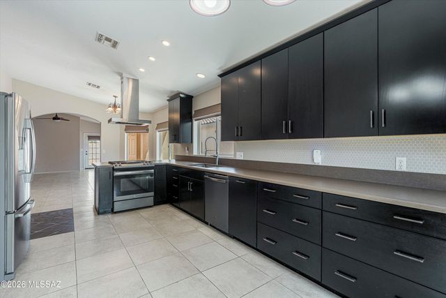 9026 N School Hill Drive, Tucson, AZ 85743