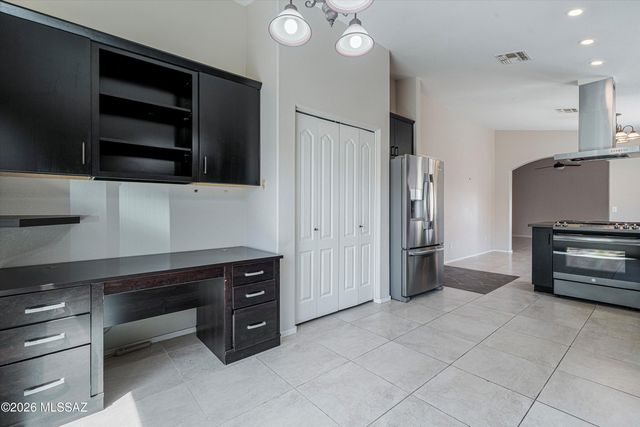 9026 N School Hill Drive, Tucson, AZ 85743