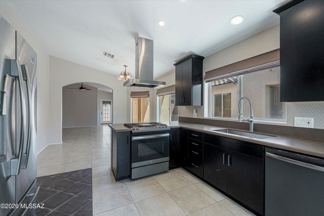 9026 N School Hill Drive, Tucson, AZ 85743