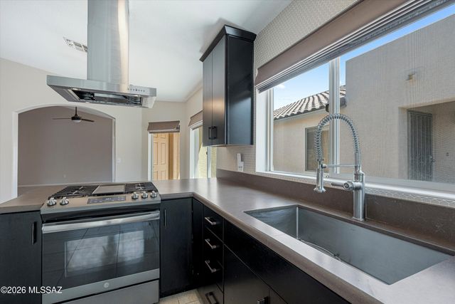 9026 N School Hill Drive, Tucson, AZ 85743