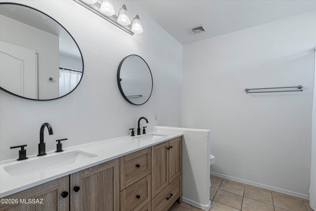 9026 N School Hill Drive, Tucson, AZ 85743