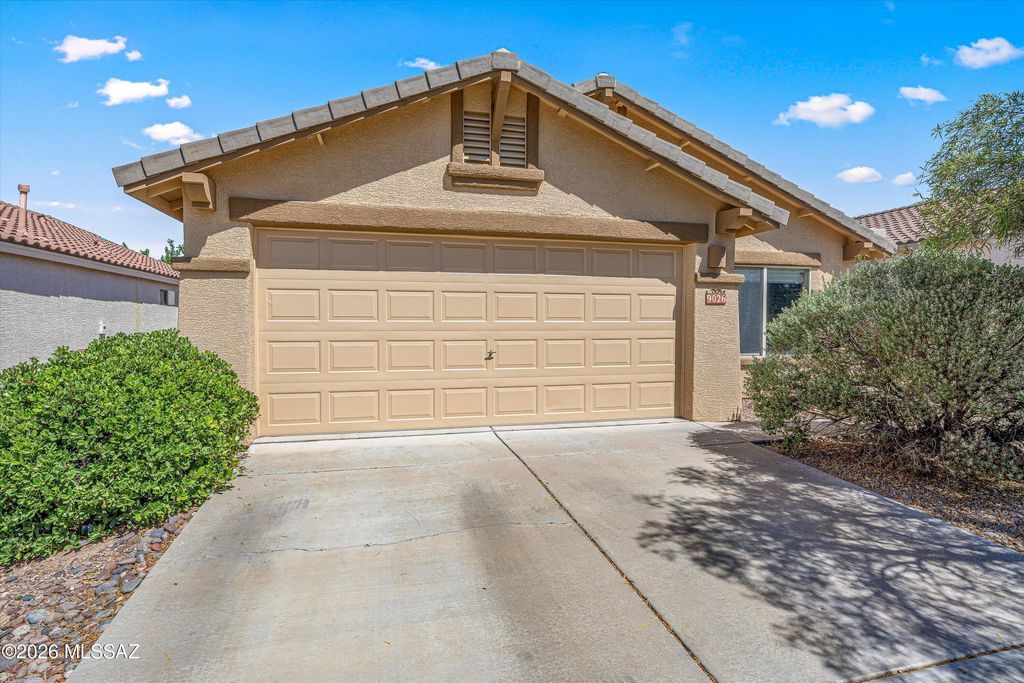 9026 N School Hill Drive, Tucson, AZ 85743
