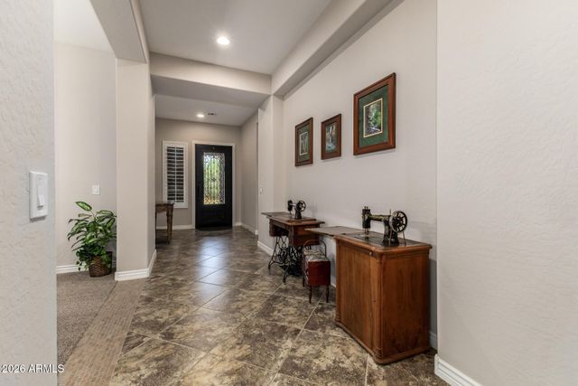 2052 S NAVAJO Court, Chandler, AZ 85286