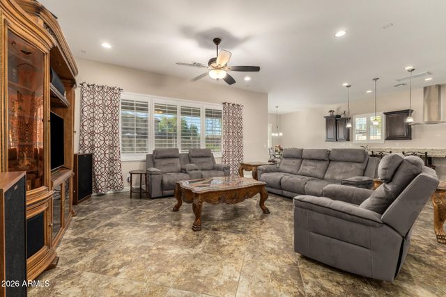 2052 S NAVAJO Court, Chandler, AZ 85286