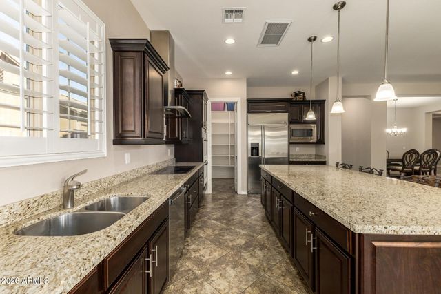 2052 S NAVAJO Court, Chandler, AZ 85286