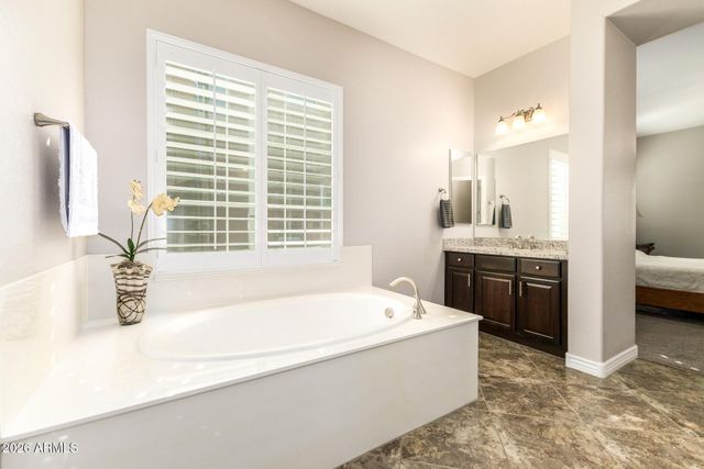 2052 S NAVAJO Court, Chandler, AZ 85286