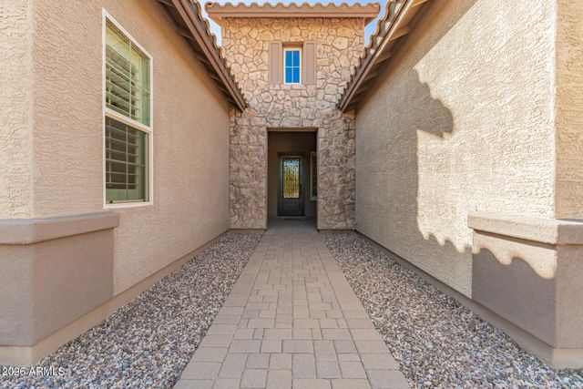2052 S NAVAJO Court, Chandler, AZ 85286