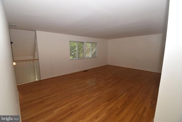 1436 GREENMONT, Reston, VA 20190