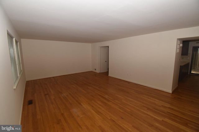 1436 GREENMONT, Reston, VA 20190