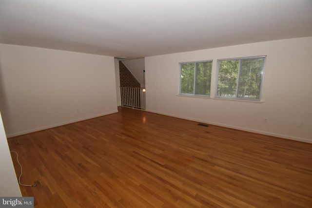 1436 GREENMONT, Reston, VA 20190