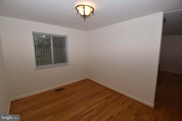 1436 GREENMONT, Reston, VA 20190