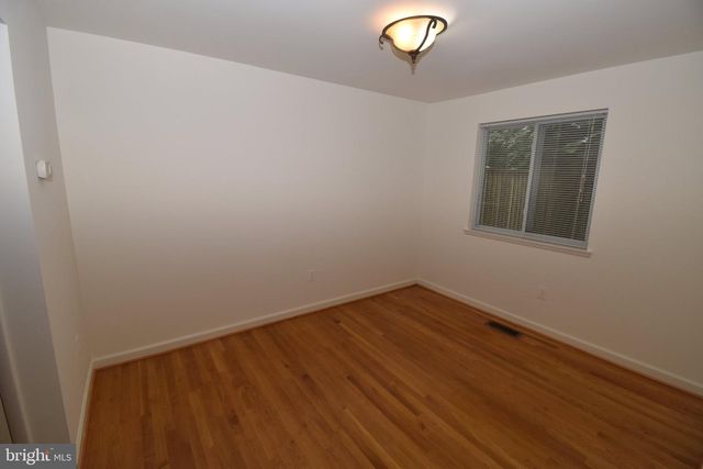 1436 GREENMONT, Reston, VA 20190