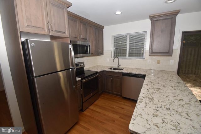 1436 GREENMONT, Reston, VA 20190