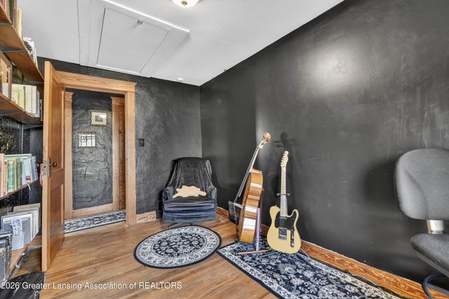 827 Cleveland Street, Lansing, MI 48906