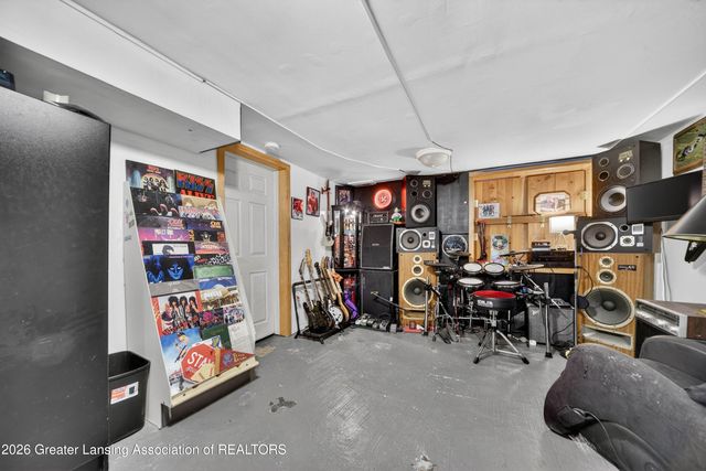 827 Cleveland Street, Lansing, MI 48906