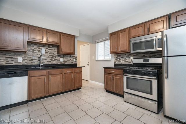 26344 Groveland Street, Madison Heights, MI 48071