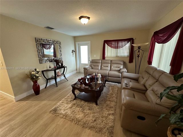 19360 SW 116th Ave, Miami, FL 33157