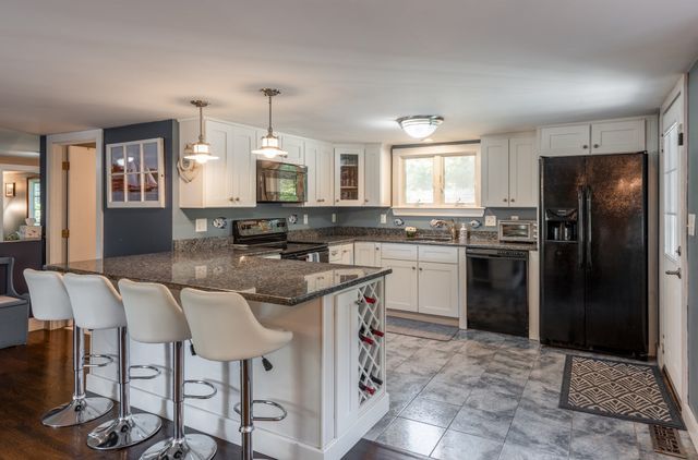 11 Youngs Rd, Gloucester, MA 01930