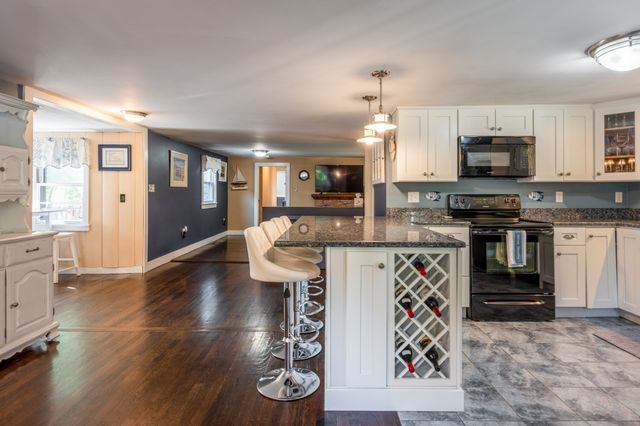 11 Youngs Rd, Gloucester, MA 01930