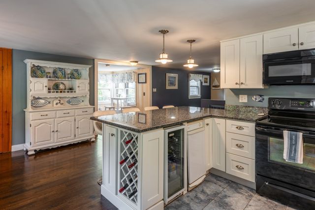 11 Youngs Rd, Gloucester, MA 01930