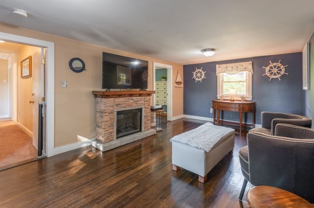 11 Youngs Rd, Gloucester, MA 01930
