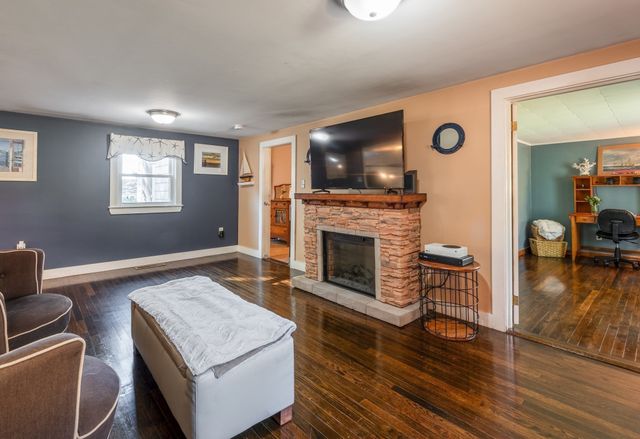 11 Youngs Rd, Gloucester, MA 01930