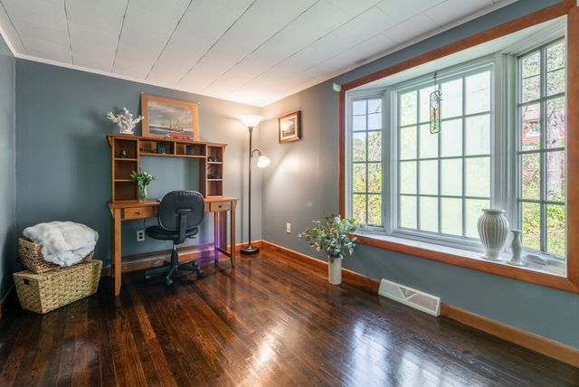 11 Youngs Rd, Gloucester, MA 01930