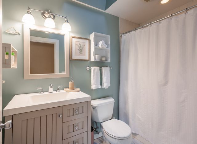 11 Youngs Rd, Gloucester, MA 01930