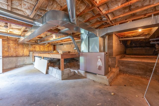 11 Youngs Rd, Gloucester, MA 01930