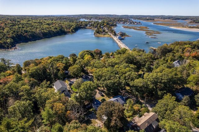 11 Youngs Rd, Gloucester, MA 01930