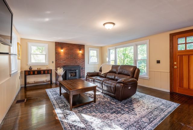 11 Youngs Rd, Gloucester, MA 01930
