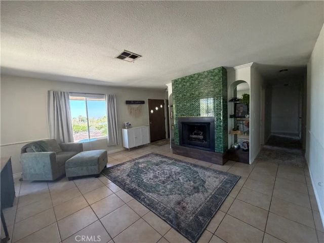 32038 Crystalaire, Llano, CA 93544