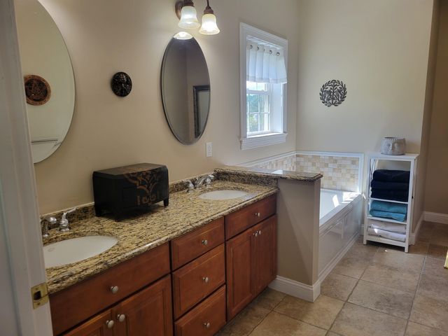 7 Harvest Road, Windham, NH 03087