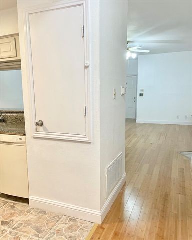 8545 Midpark Road 11, Dallas, TX 75240