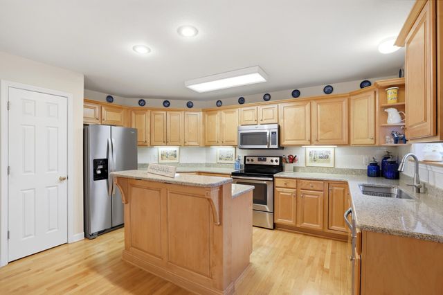 301 PARKWOOD CT, Columbia, MO 65203