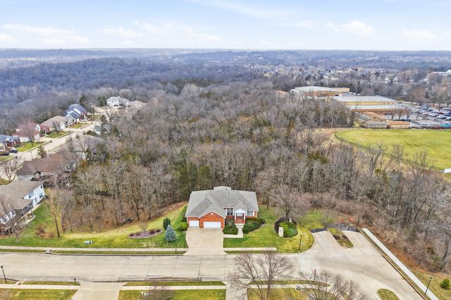 301 PARKWOOD CT, Columbia, MO 65203