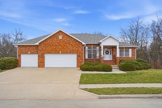 301 PARKWOOD CT, Columbia, MO 65203