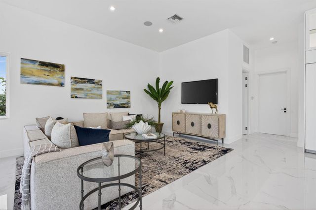 2641 NE 48th Street, Lighthouse Point, FL 33064