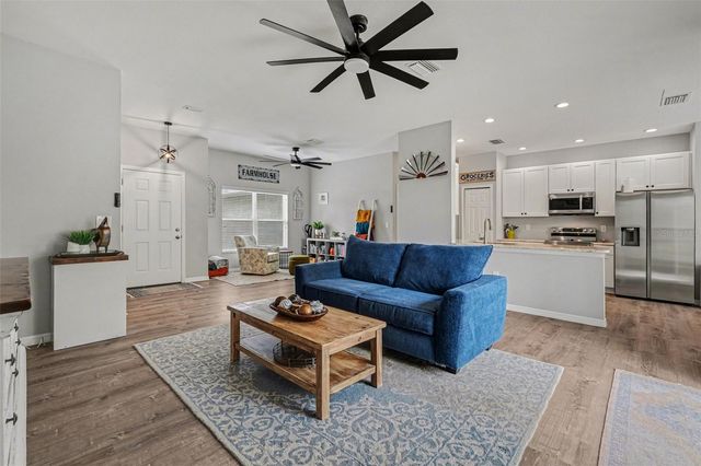 18020 MACASSAR ROAD, Weeki Wachee, FL 34614