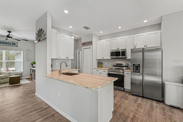 18020 MACASSAR ROAD, Weeki Wachee, FL 34614