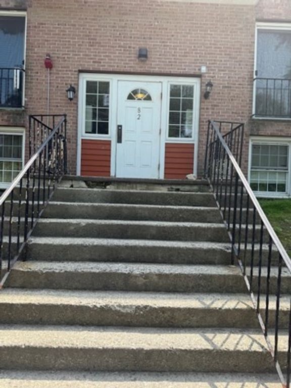 82 Boylston Lane 14, Lowell, MA 01852