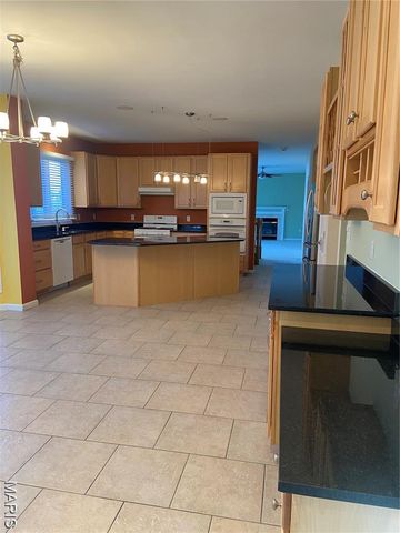 811 Wheaton Way, Creve Coeur, MO 63141