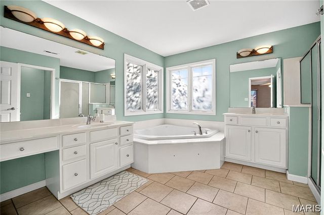 811 Wheaton Way, Creve Coeur, MO 63141